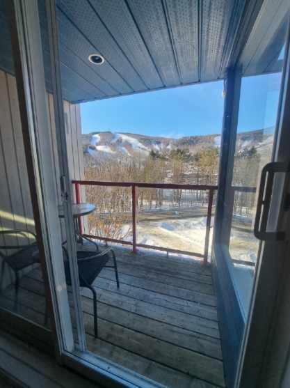 Superbe Condo Face Aux Pentes De Ski Stoneham!!! Esterno foto