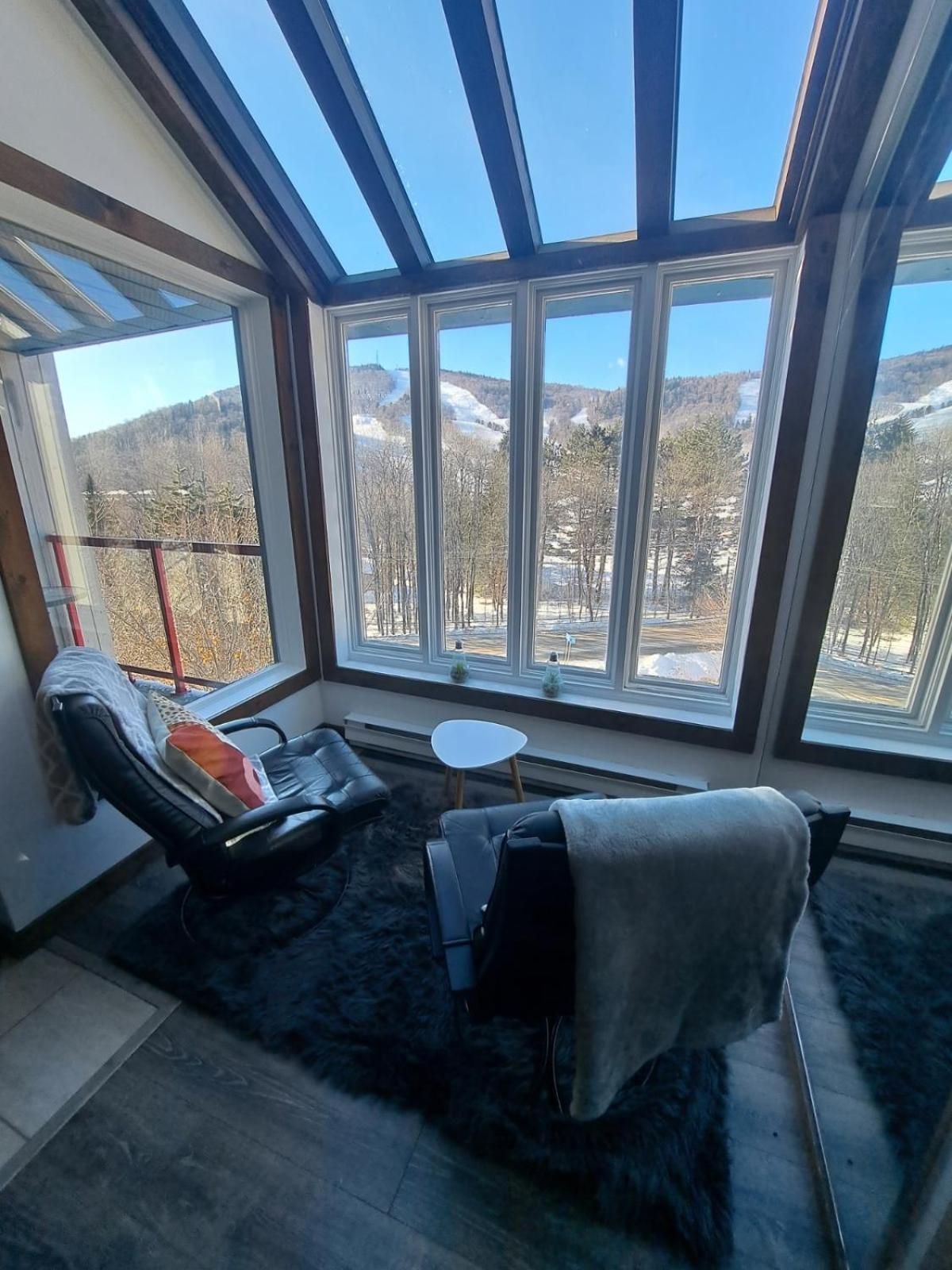 Superbe Condo Face Aux Pentes De Ski Stoneham!!! Esterno foto