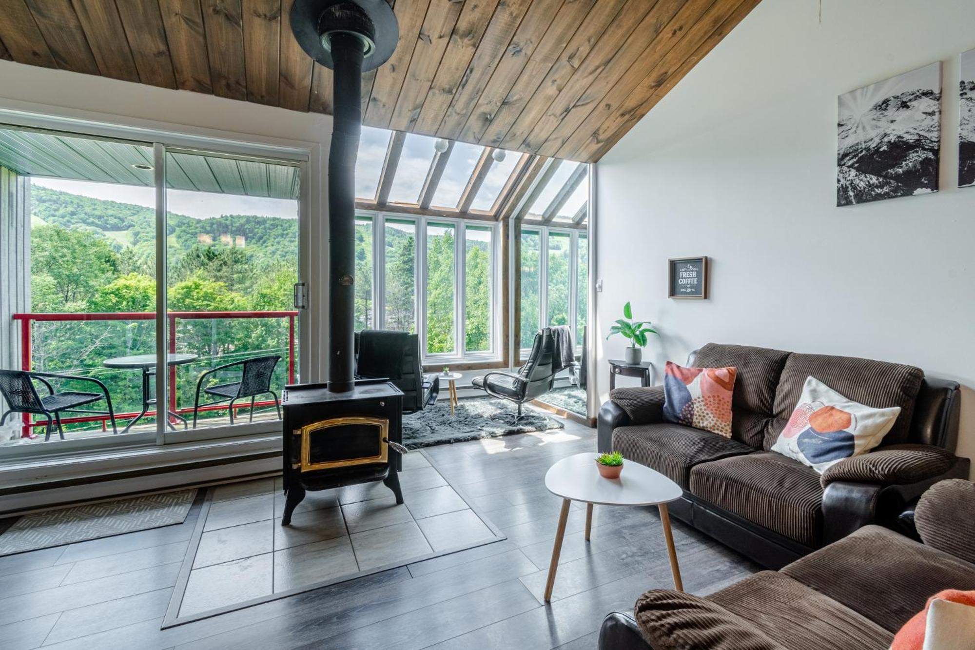 Superbe Condo Face Aux Pentes De Ski Stoneham!!! Esterno foto